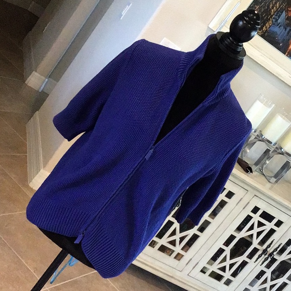 AKRIS zip front short sleeve heavy knit top, blue, size 10, runs like a small.